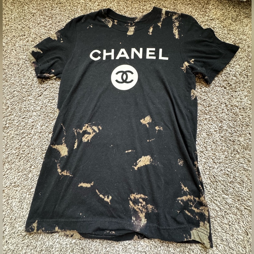 FAKE CHANEL Black and Tan Logo T-Shirt